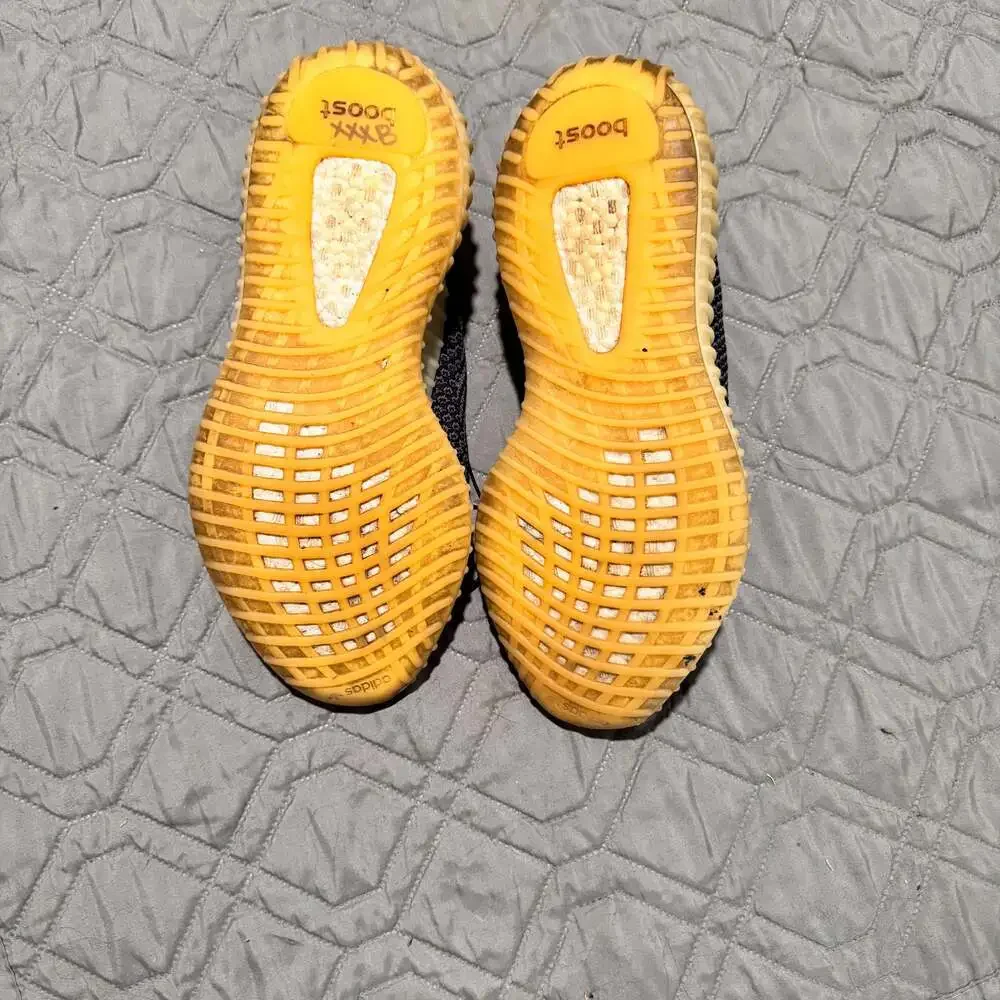 Adidas Yeezy Boost 350 V2 Carbon - Picture 5 of 6